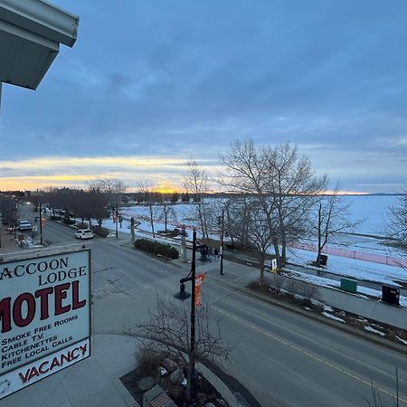 Raccoon Lodge Motel Sylvan Lake Exterior photo