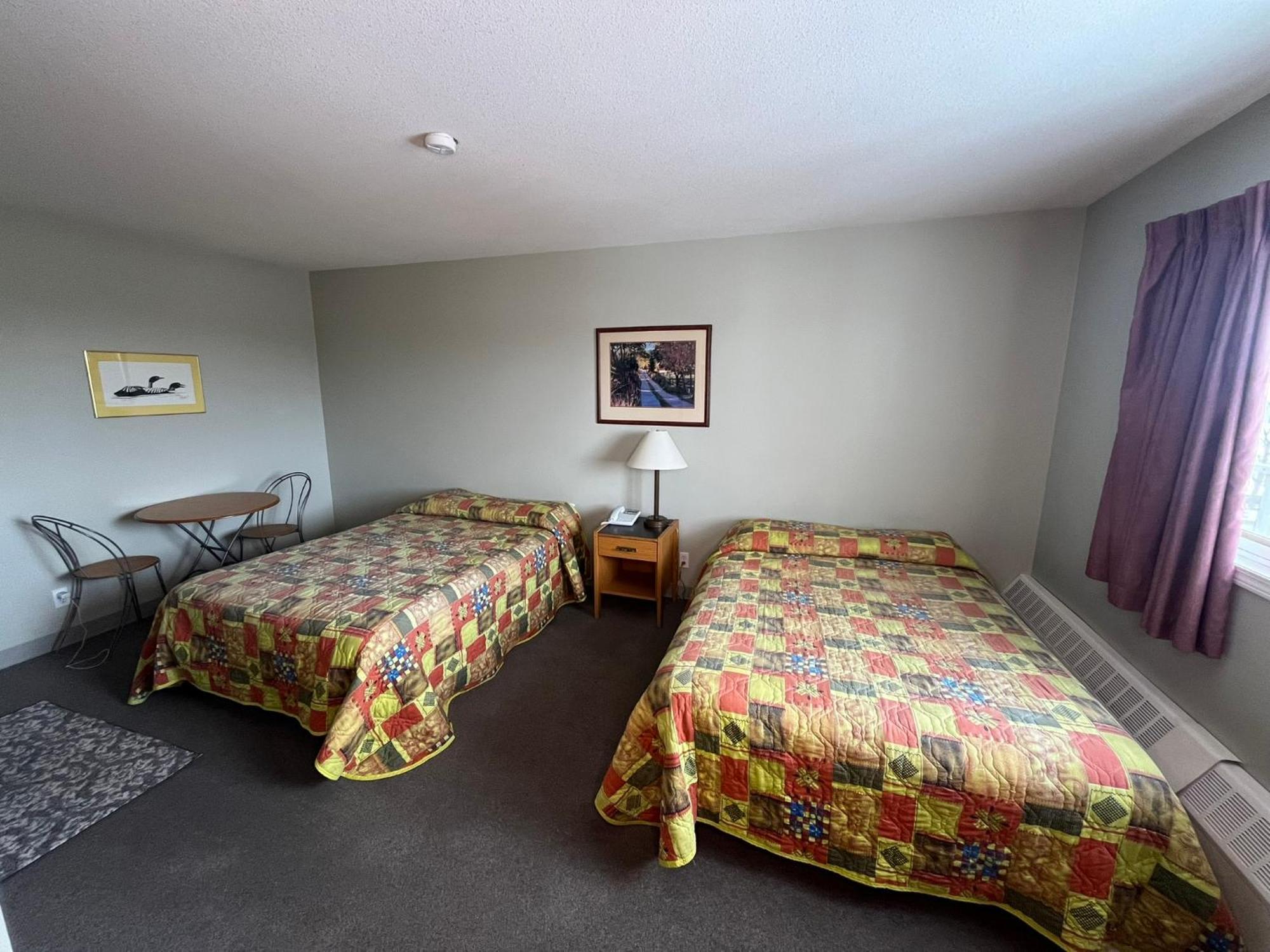 Raccoon Lodge Motel Sylvan Lake Room photo